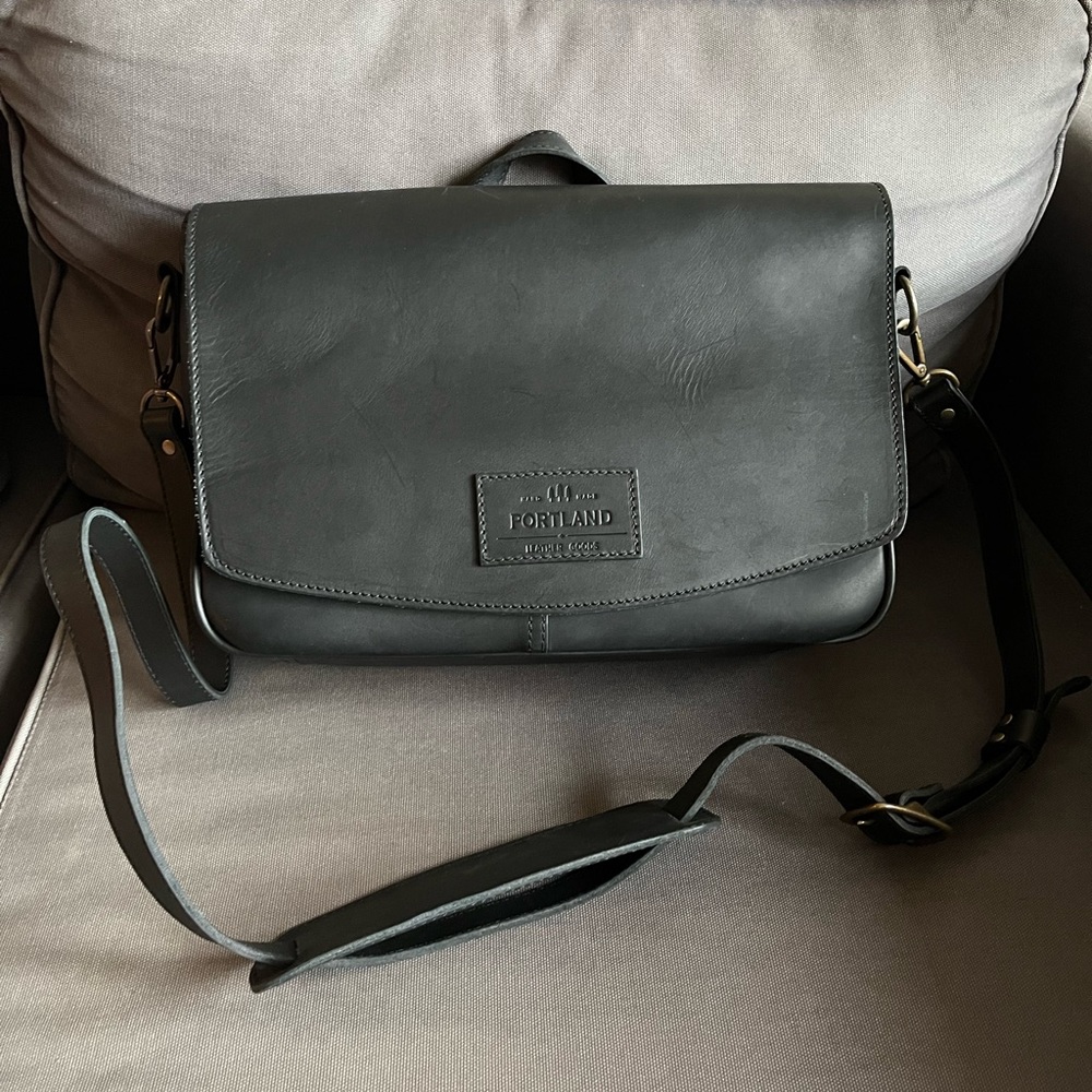 Portland Leather Goods - RARE discontinued Modern Messenger Bag NWOT